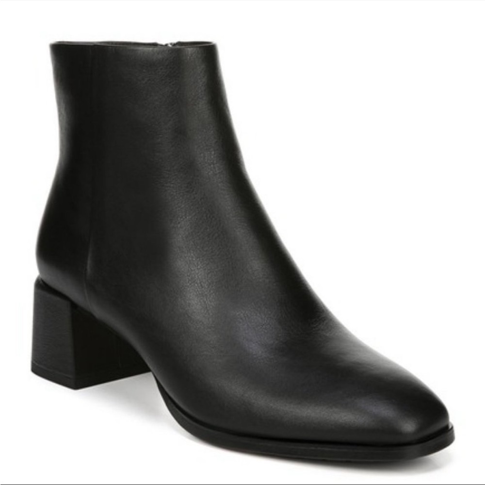 Black leather lightly worn Via Spiga ankle boots.